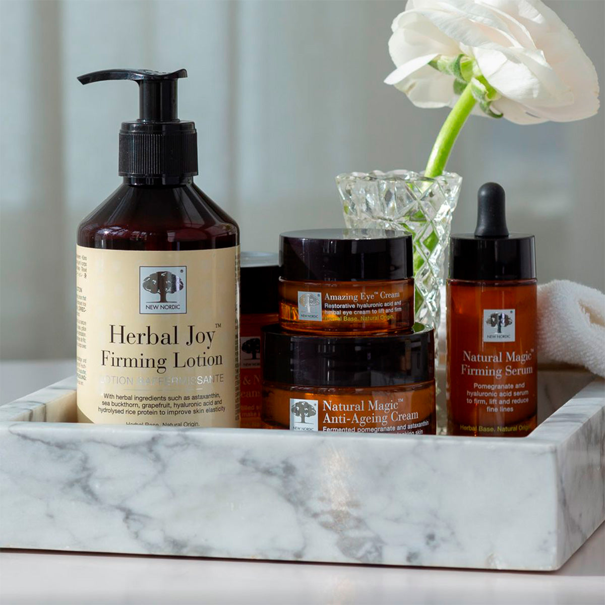 New Nordic Herbal Joy Firming Lotion | 250 ml fra New Nordic på Mecindo.dk