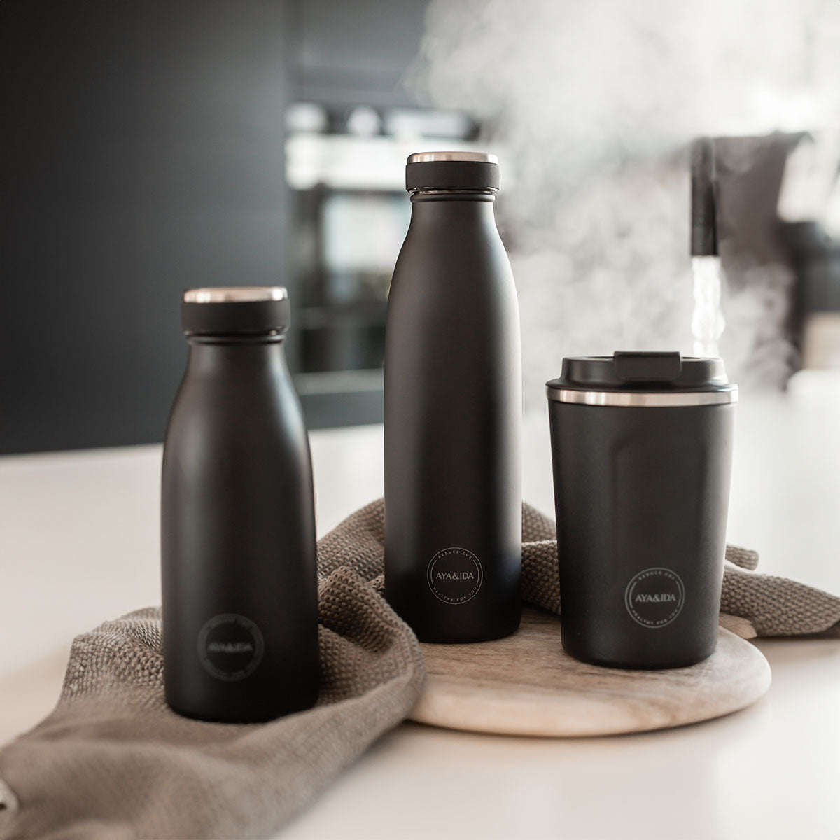 AYA&IDA Drinking Bottle 350ml | Matte Black fra AYA&IDA på Mecindo.dk