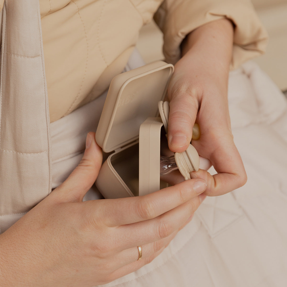 BIBS Pacifier Box Vanilla fra BIBS på Mecindo.dk