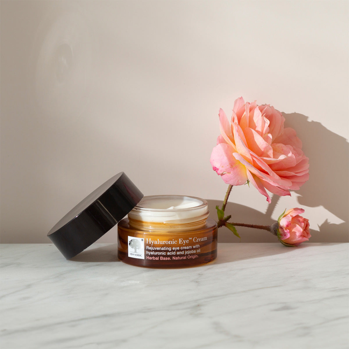 New Nordic Hyaluronic Eye Cream | 15 ml fra New Nordic på Mecindo.dk