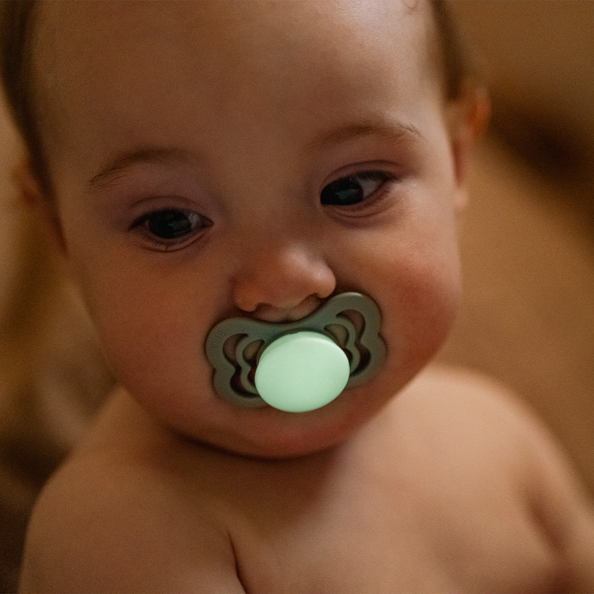 BIBS Supreme Silicone Size 2 Sage GLOW/Cloud GLOW fra BIBS på Mecindo.dk