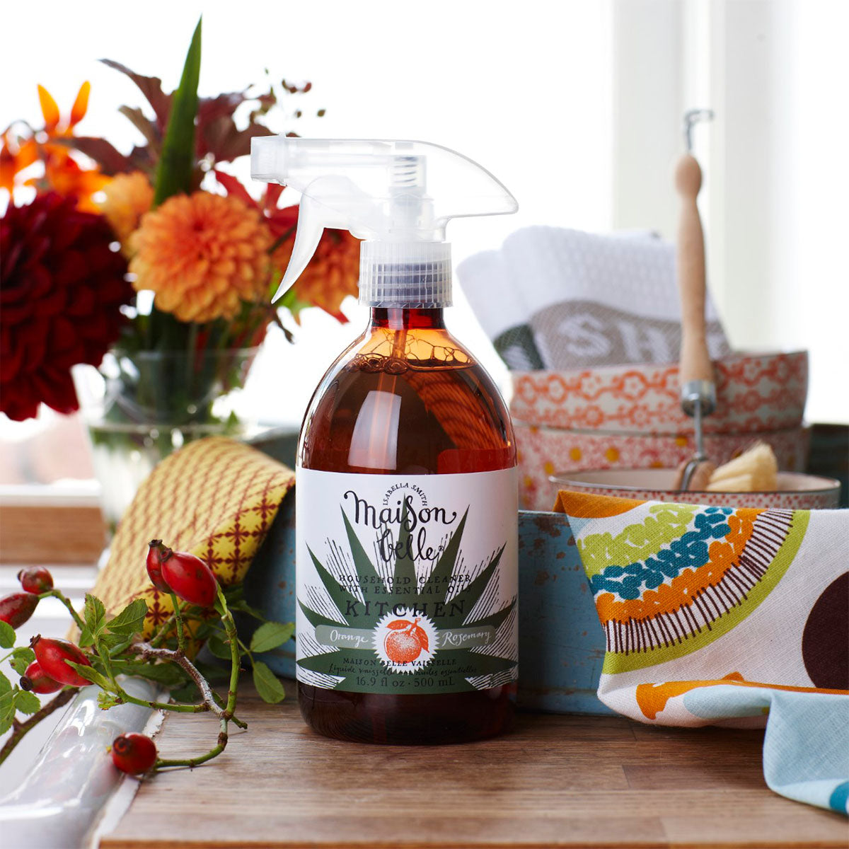 Maison Belle Køkken Rengøring Spray Appelsin Rosmarin | 500 ml fra Isabella Smith Maison Belle på Mecindo.dk