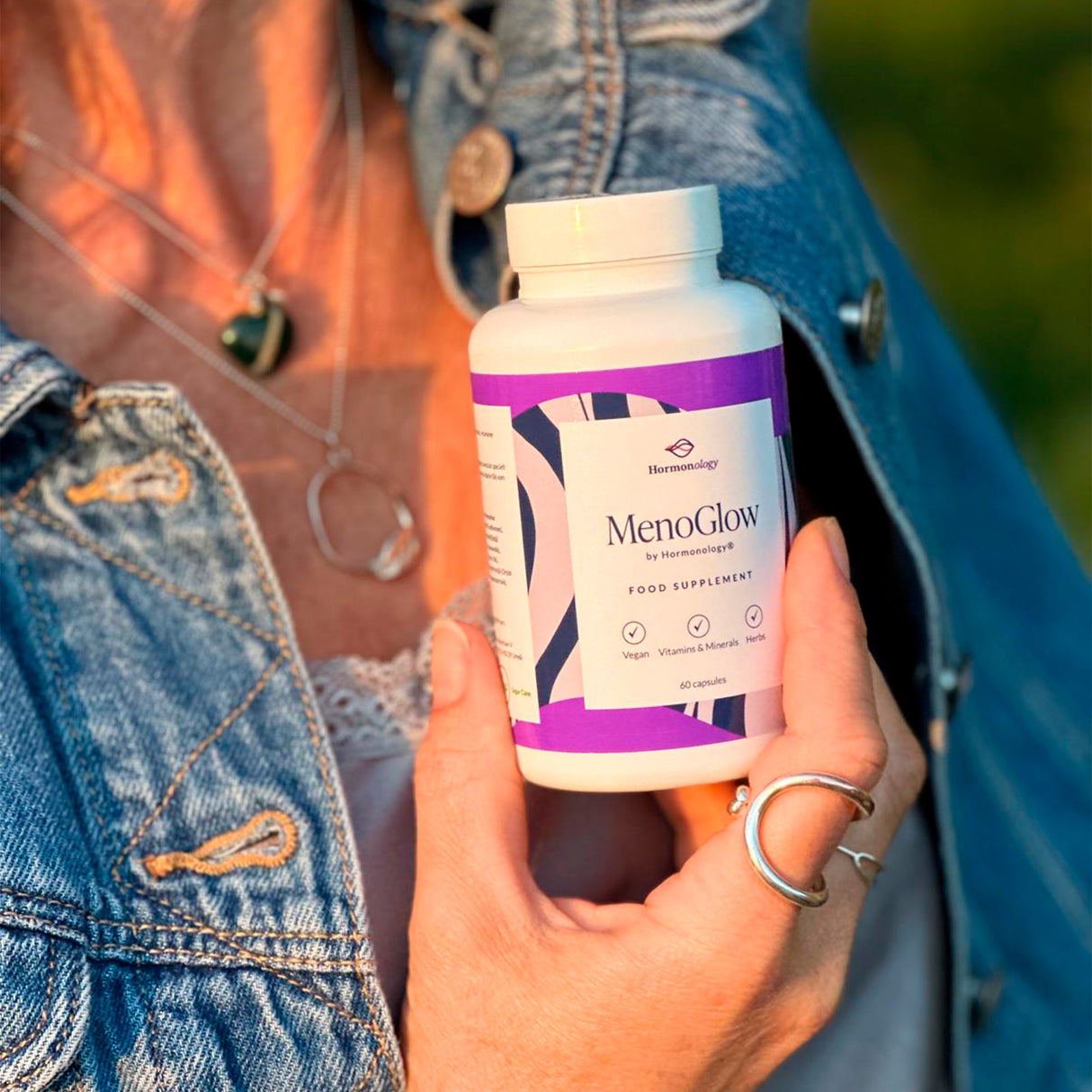 Hormonology Menoglow Overgangsalder | 60 kapsler fra Hormonology på Mecindo.dk