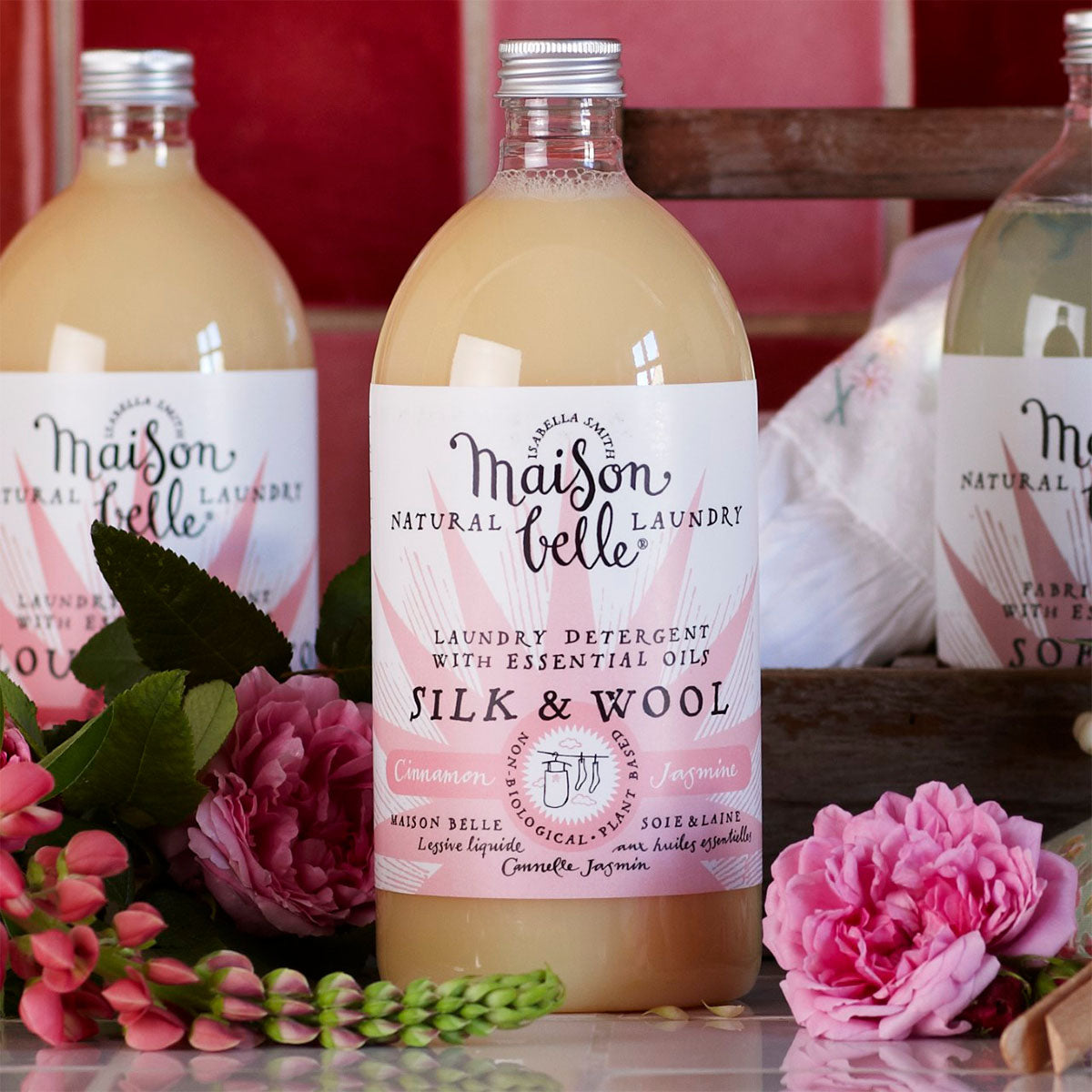 Maison Belle Vaskemiddel Silk & Wool | 1 ltr fra Isabella Smith Maison Belle på Mecindo.dk