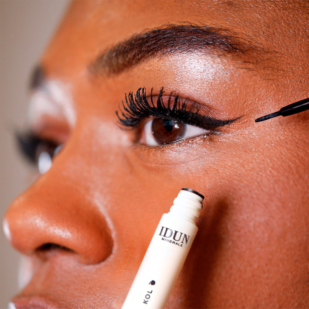 IDUN minerals Eyeliner (5 ml) | Liquid Kol Black 151 fra IDUN minerals på Mecindo.dk