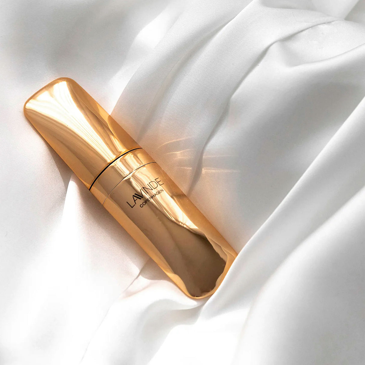 Lavinde Copenhagen Hyped Eyelash Serum | 2 ml fra Lavinde Copenhagen på Mecindo.dk