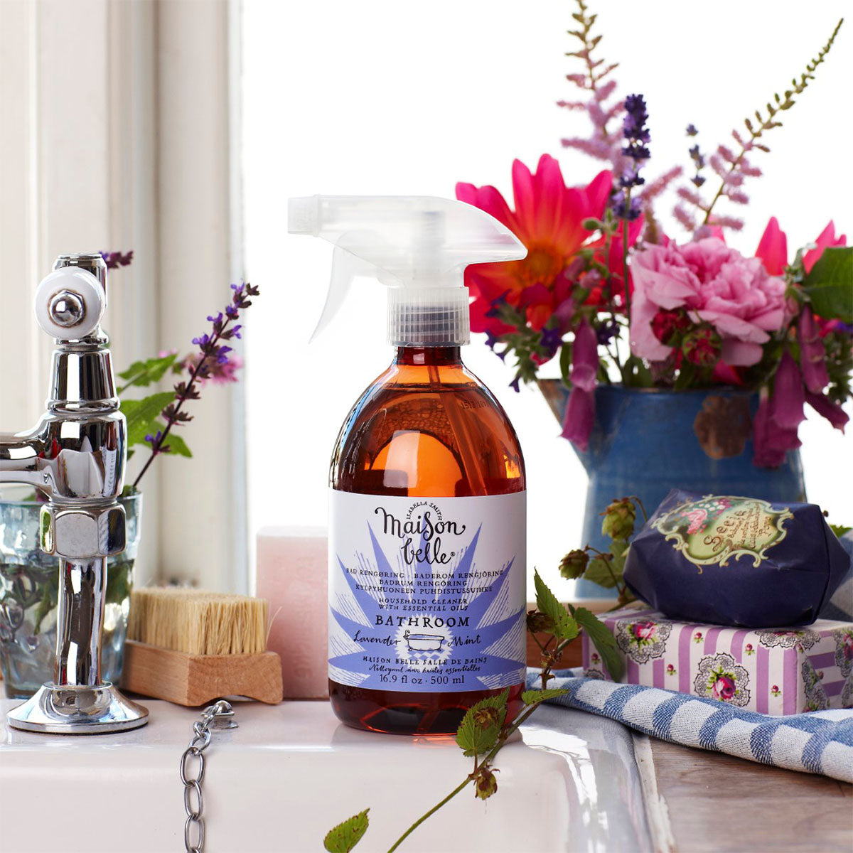 Maison Belle Bad Rengøring Lavendel Mynte | 500 ml fra Isabella Smith Maison Belle på Mecindo.dk