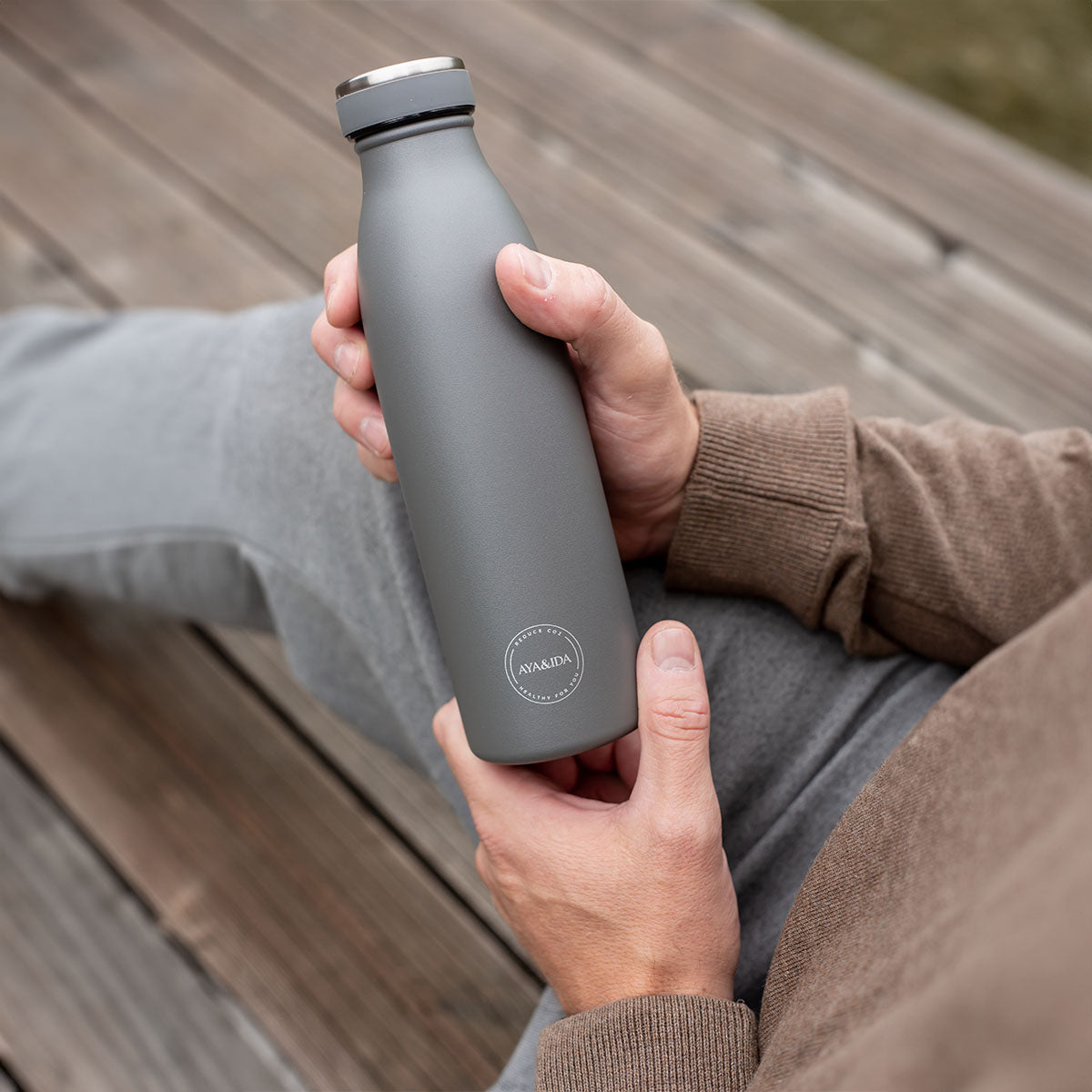 AYA&IDA Drinking Bottle 500ml | Dark Grey fra AYA&IDA på Mecindo.dk