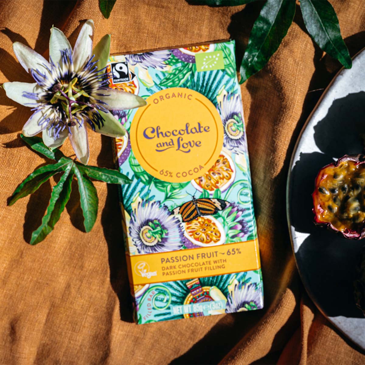 Chocolate and Love Chokolade med fyld af passionsfrugt Økologisk | 85 gr fra Chocolate and Love på Mecindo.dk