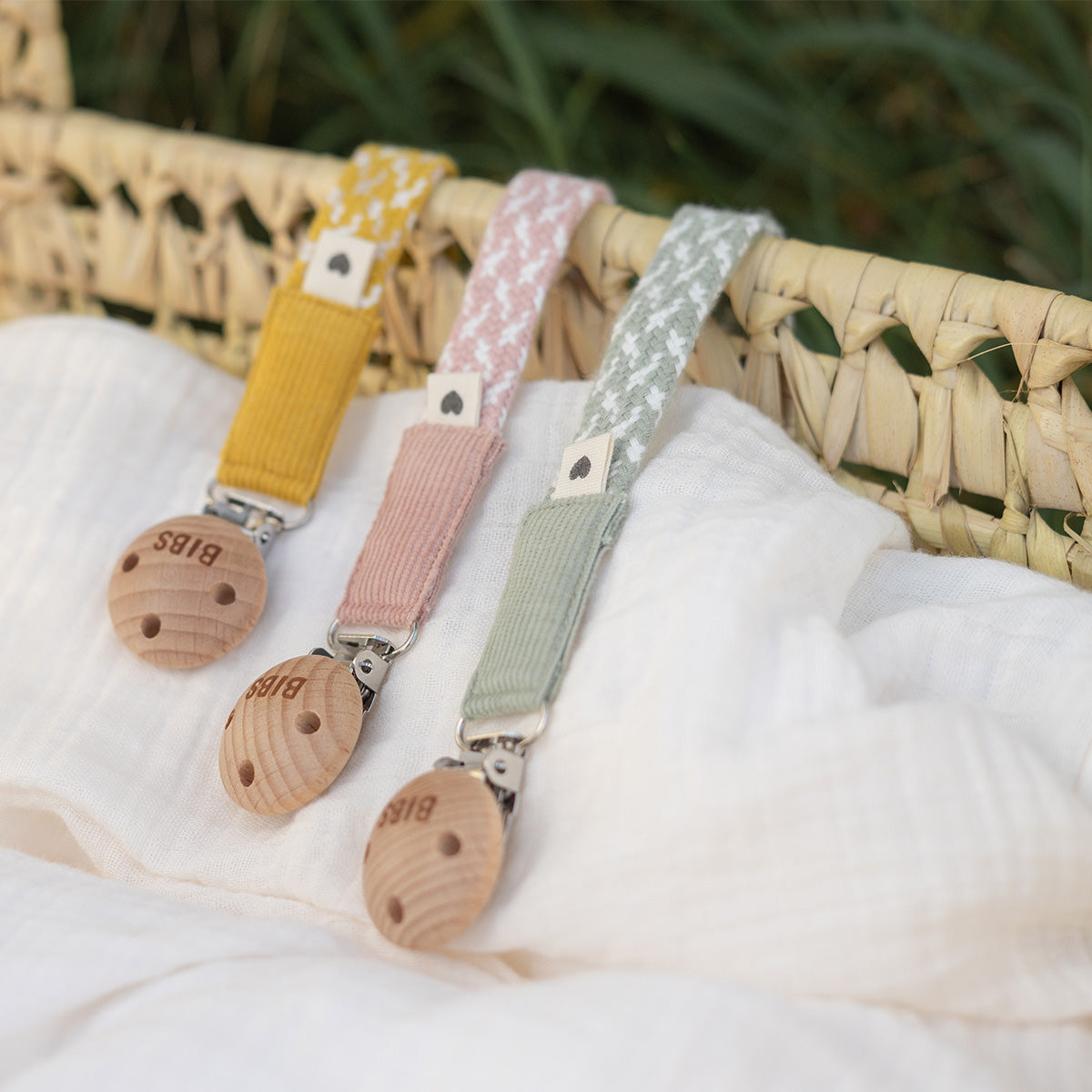 BIBS Pacifier Clip Braided Sage/Ivory fra BIBS på Mecindo.dk