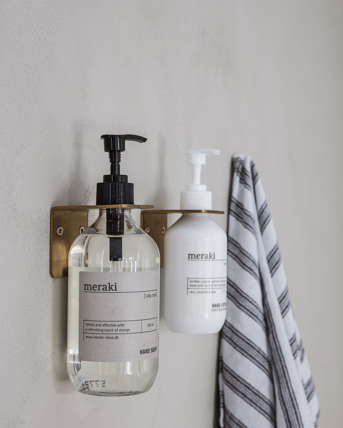 Meraki Vægophæng Brushed Brass fra Meraki på Mecindo.dk