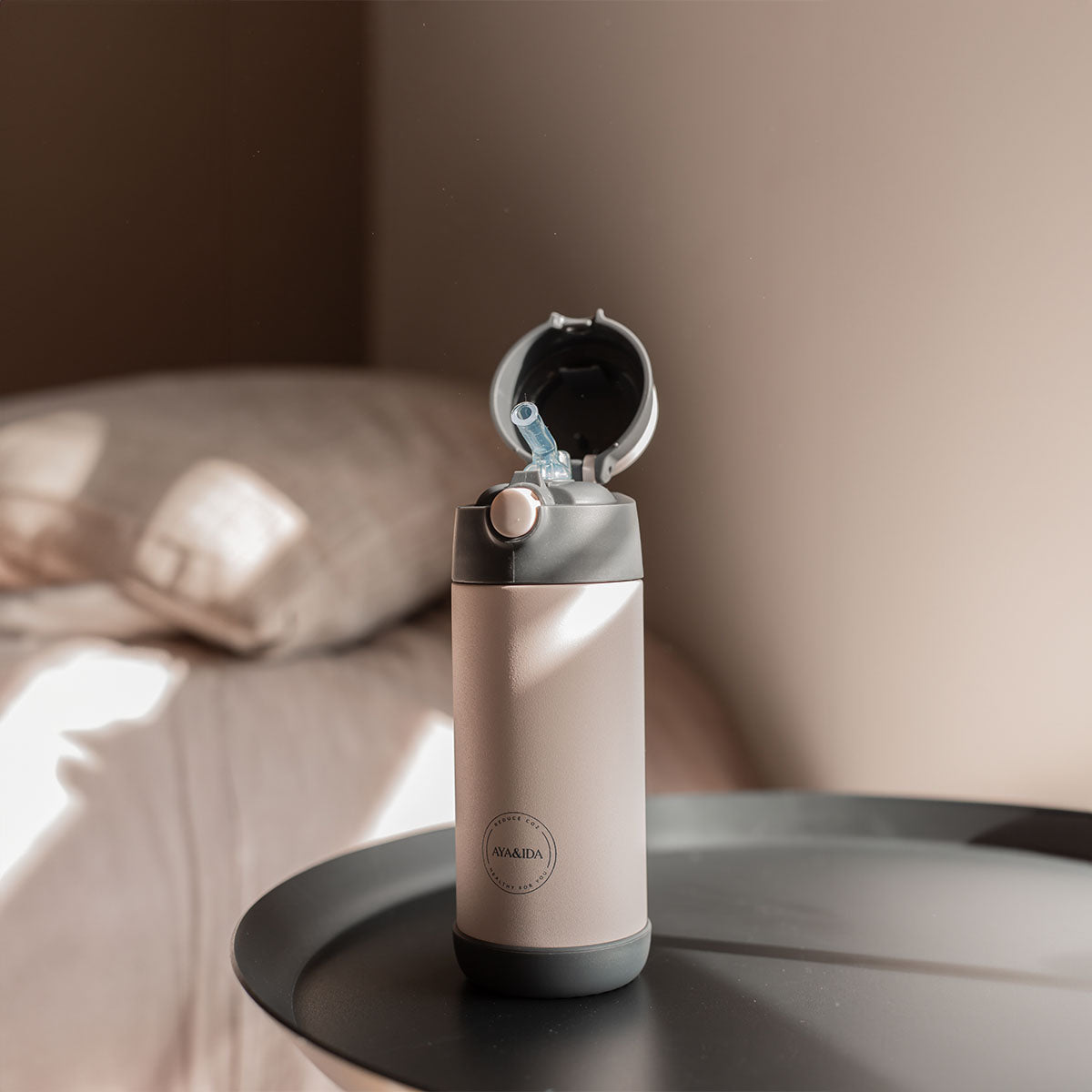 AYA&IDA Kids Straw Bottle (350 ml) | Soft Rose fra AYA&IDA på Mecindo.dk