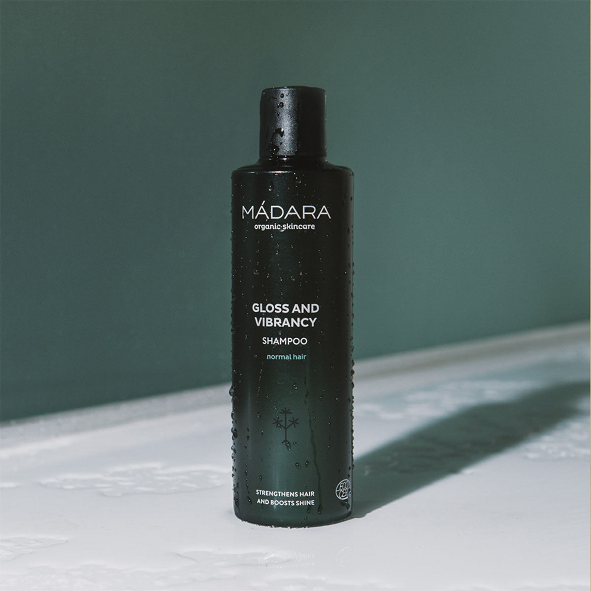 Madara Gloss And Vibrancy Shampoo | 250 ml fra Madara på Mecindo.dk