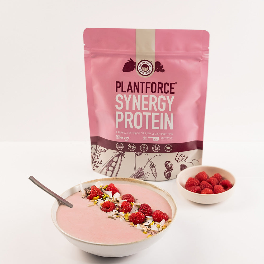 Plantforce Synergy Protein Baer | 800 gr fra Plantforce på Mecindo.dk