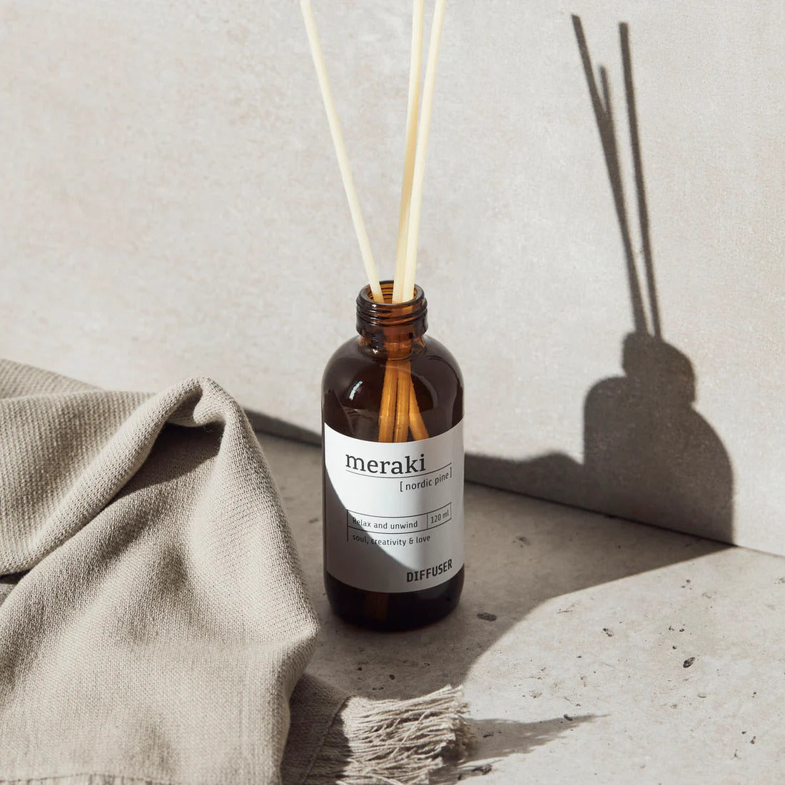 Meraki Duftfrisker M. 7 Pinde, Nordic Pine | 120 ml fra Meraki på Mecindo.dk