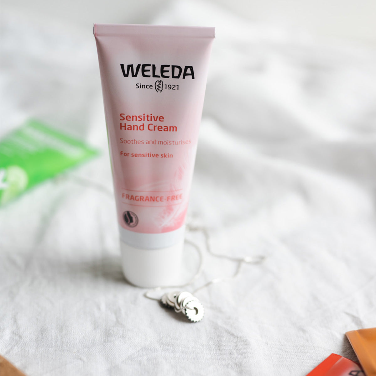 Weleda Handcreme Almond Sensitiv Skin | 50 ml fra Weleda på Mecindo.dk