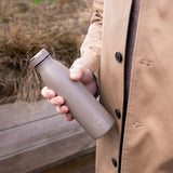 AYA&IDA Drinking Bottle 500ml | Driftwood fra AYA&IDA på Mecindo.dk